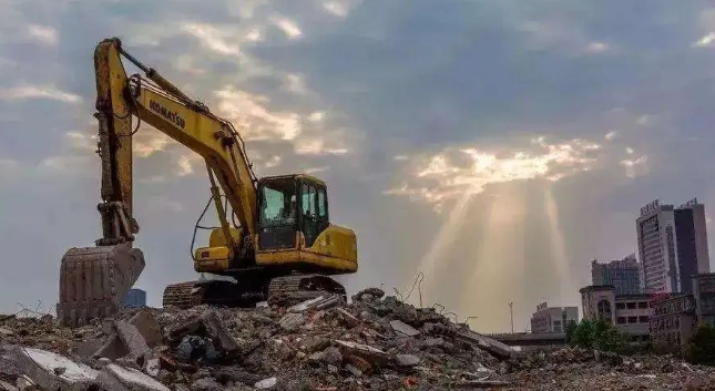 政府在法定起诉期限内强拆村民违建房屋，法院：违法！